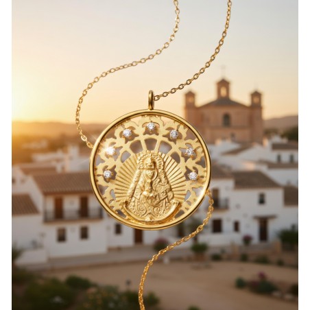 Gargantilla Virgen del Rocío en Plata de Ley 925 Chapada en Oro con Circonitas – Medalla 30 mm
